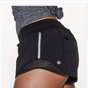 Lululemon Hotty Hot 2.5" shorts